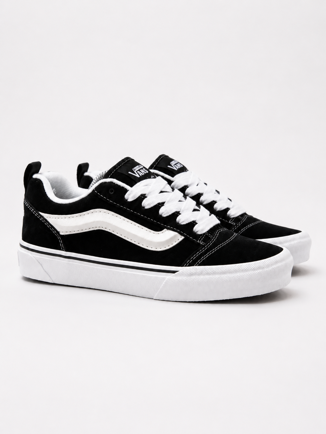 Tenis Skate Negro con Franja Blanca - Imagen 3
